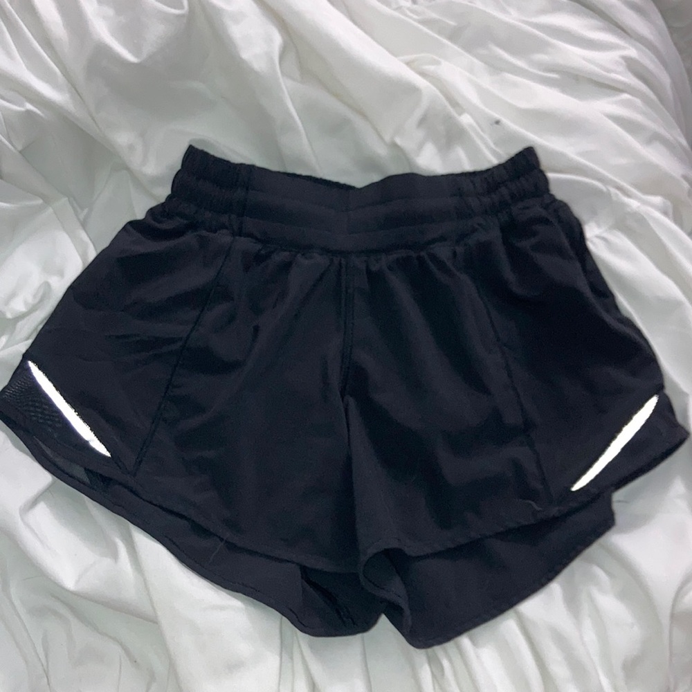 Lulu Lemon Black Hotty Hot Shorts 4”